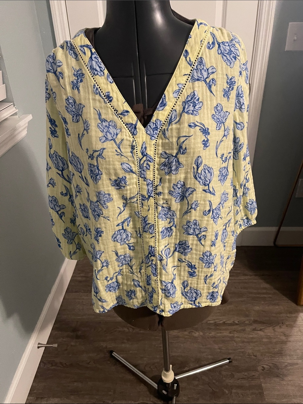 Style & Co. Light Yellow V-Neck Blouse with Blue Floral Print